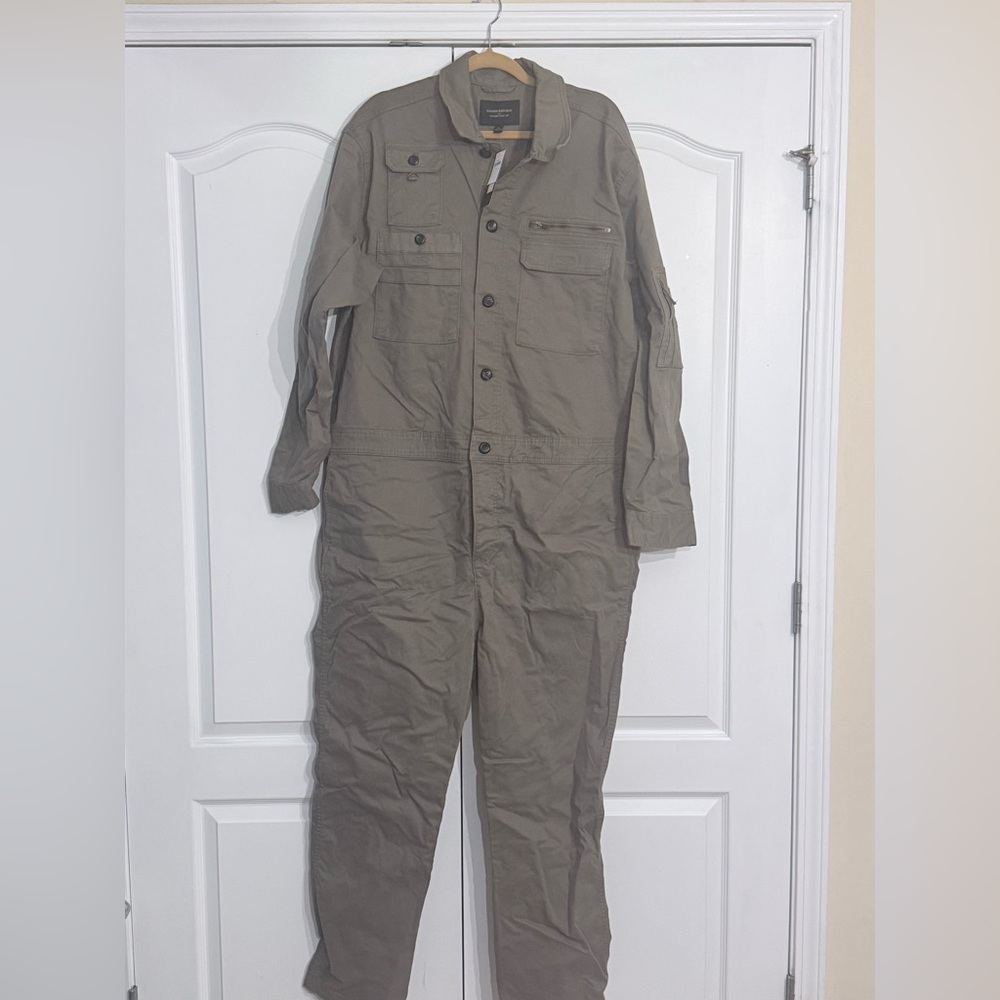 Brand new Banana Republic Men’s Explorer Flight Suit in Green six XL
